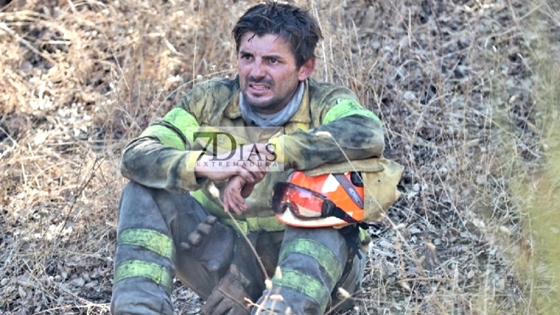 Incendio forestal entre La Roca de la Sierra y Villar del Rey