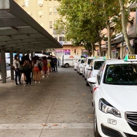Acuerdo con Radio-Taxi para dividir la parada de Plaza de América en Cáceres