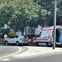 Una joven hospitalizada tras una colisión entre un camión y un turismo en Badajoz