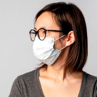 Consejos para el uso de gafas con mascarilla protectora y evitar que se empañen