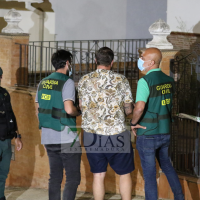 CASO MANUELA CHAVERO - El detenido llega a su domicilio para reconstruir los hechos