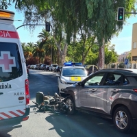 Colisión entre un turismo y una motocicleta en Badajoz