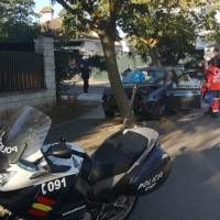 Una mujer trasladada al hospital tras chocar contra un árbol en Badajoz