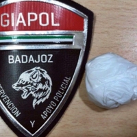 Detenido por esconder cocaína entre su ropa e intentar darse a la fuga en Badajoz