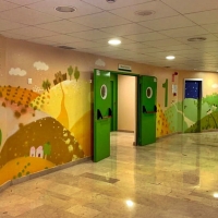 El Hospital de Mérida decora con grandes murales pintados la zona de pediatría