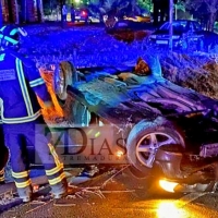 Los bomberos actúan en un accidente cerca de los Santos de Maimona (Badajoz)