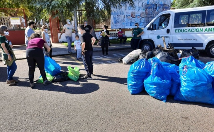 Recogen 140 kilos de basura en las inmediaciones de Puebla de la Calzada