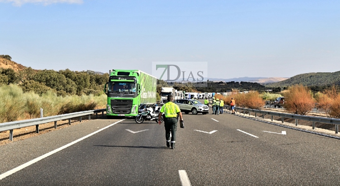 Un accidente obliga a cortar la Vía de la Plata en Monesterio (Badajoz)