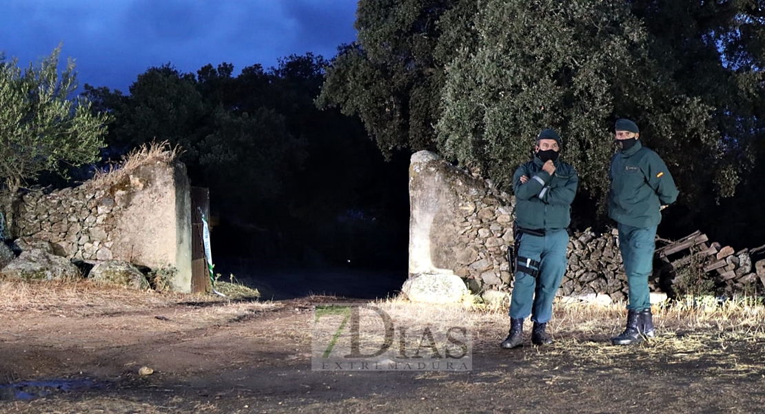 Imágenes del dispositivo de búsqueda en la finca de Monesterio (Badajoz)