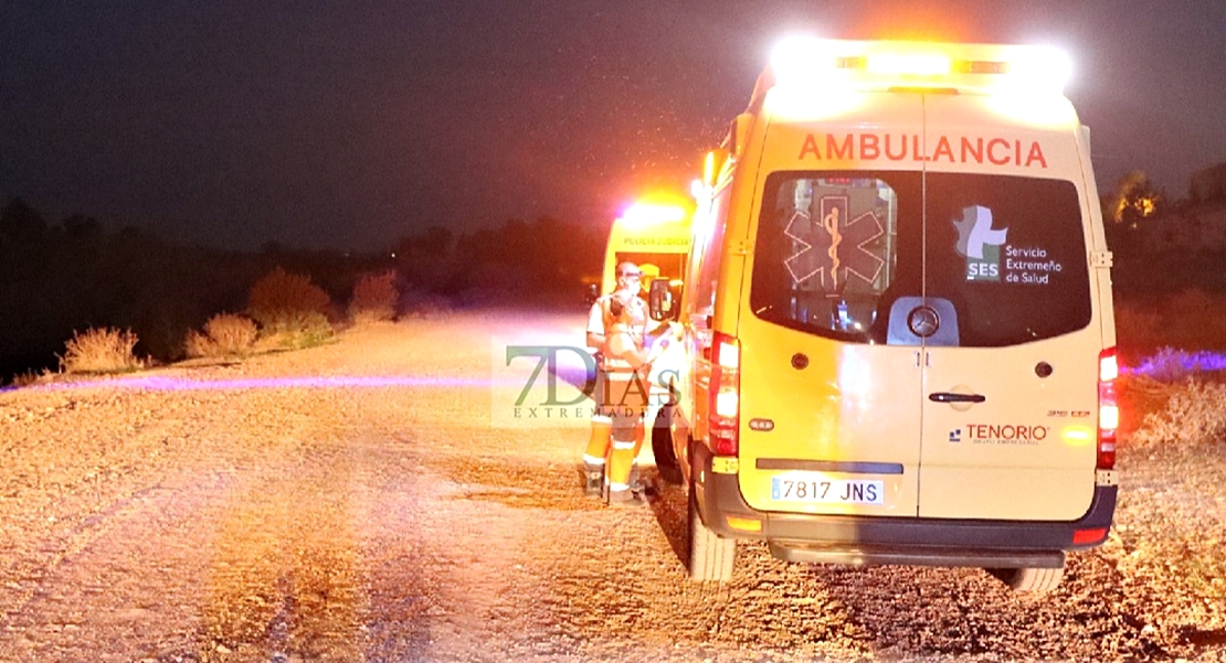 Salvan su vida tras un fuerte accidente en el azud (Badajoz)