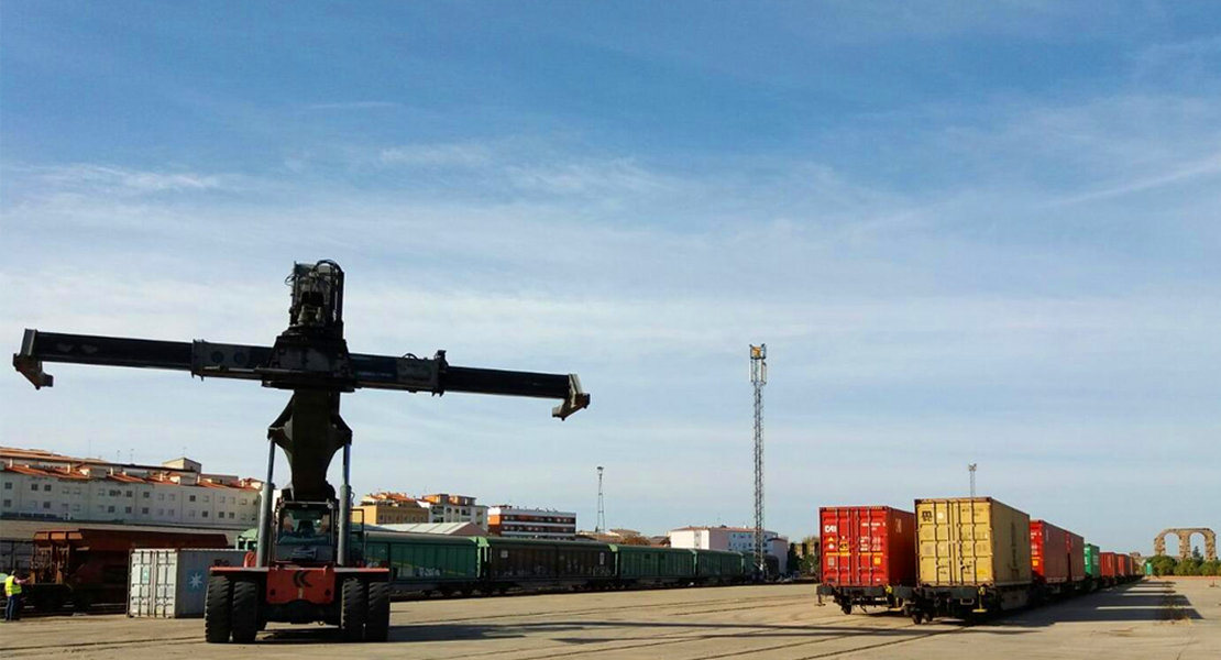 Cuatro trenes más de mercancía semanales entre Mérida y Madrid
