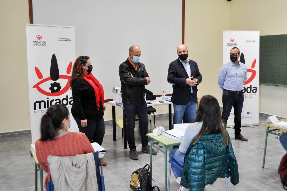 Inaugurado en Fuentes de León un curso de atención sociosanitaria a personas dependientes