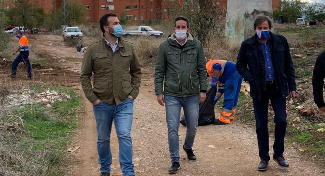 CÁCERES - Así avanzan las labores de limpieza en Aldea Moret