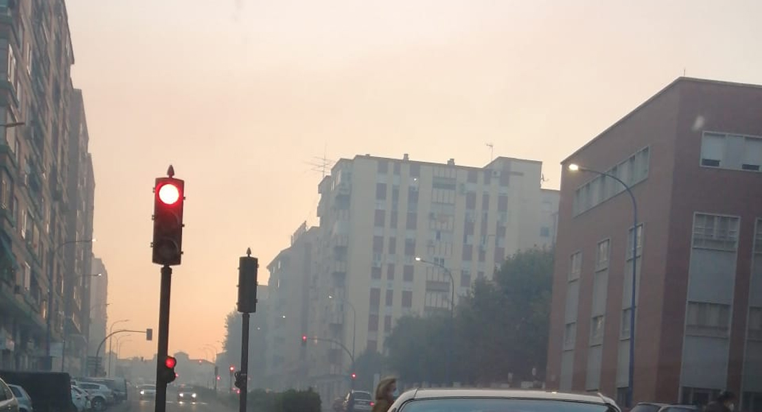 Badajoz despierta con olor a humo y cielos grises, ¿de dónde proviene?