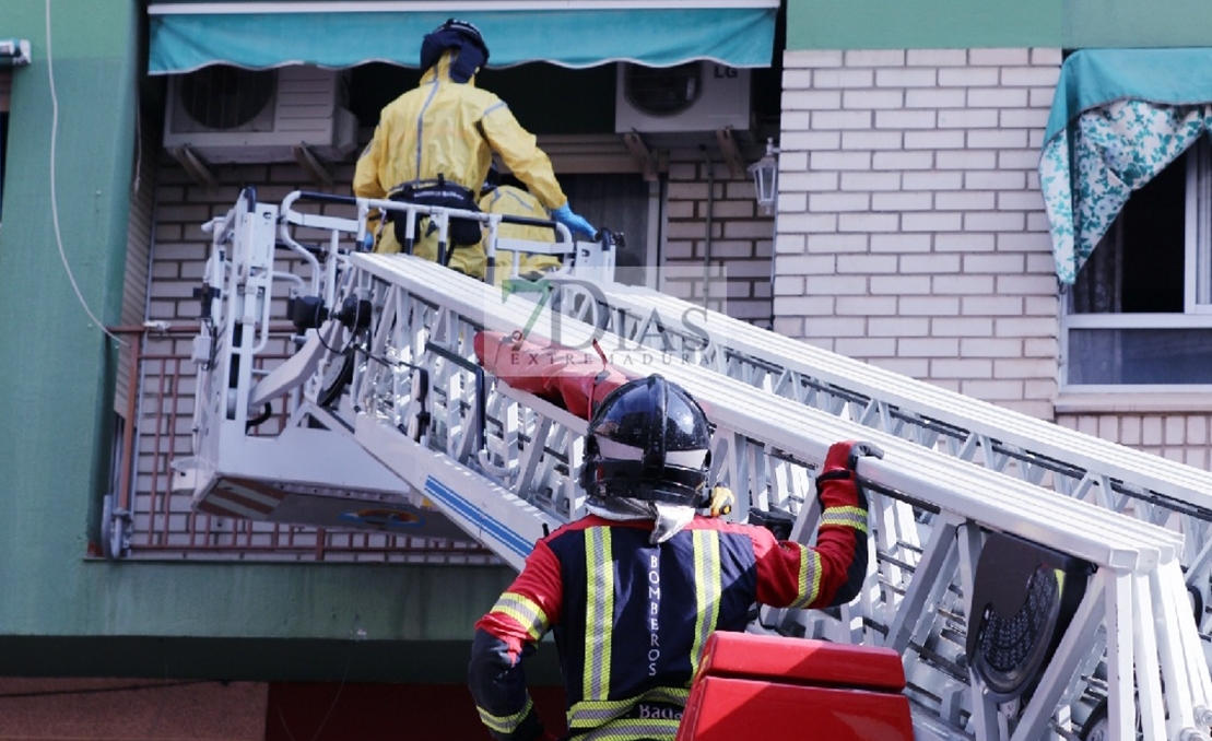 Los Bomberos entran por el balcón de una vivienda en Badajoz