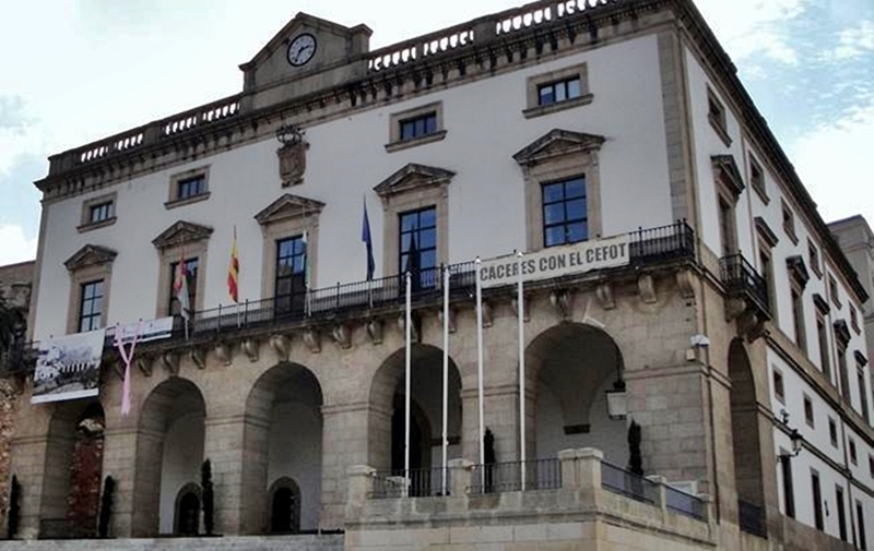 Cáceres - El Ayuntamiento elabora un plan para mejorar la atención a la ciudadanía