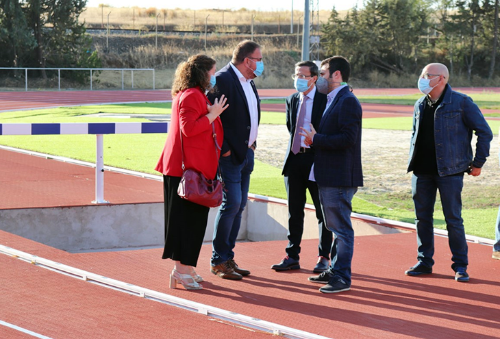Gallardo inaugura la nueva pista de atletismo del complejo Diocles en Mérida