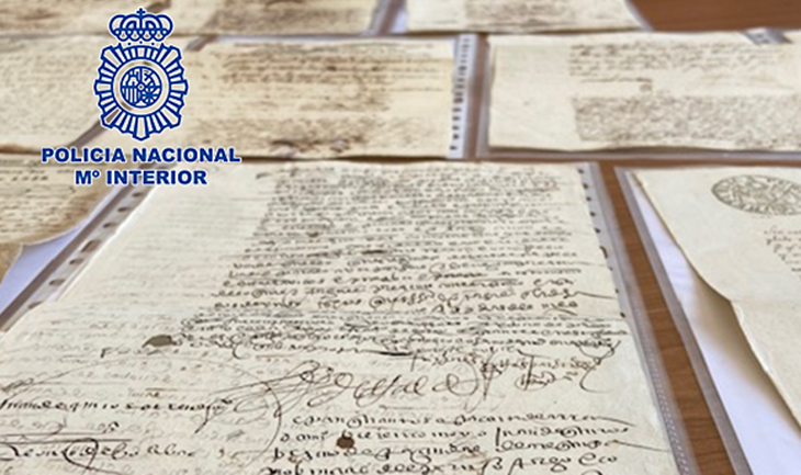 La Policía Nacional recupera en Badajoz 28 manuscritos de gran valor histórico