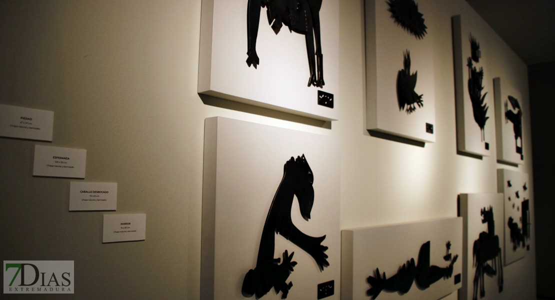 Imágenes de la exposición &quot;Forjando Sentimientos&quot; en la Sala Vaquero Poblador