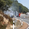 Bomberos del CPEI extinguen un coche ardiendo cerca de Jerez de los Caballeros
