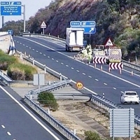 Herido en una colisión entre dos camiones en la A-5
