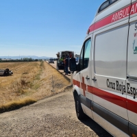 Tres jóvenes heridos tras salirse de la vía y volcar en La Albuera