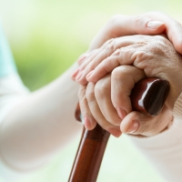 Cáceres recuerda a los fallecidos por la Covid19 en el mes de los mayores