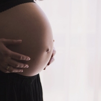 Los partos prematuros disminuyen casi un 65% durante el COVID-19