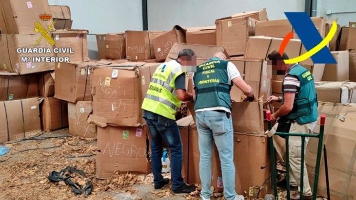 Incautadas 53 toneladas de hojas de tabaco ocultas en una nave de Lobón (Badajoz)