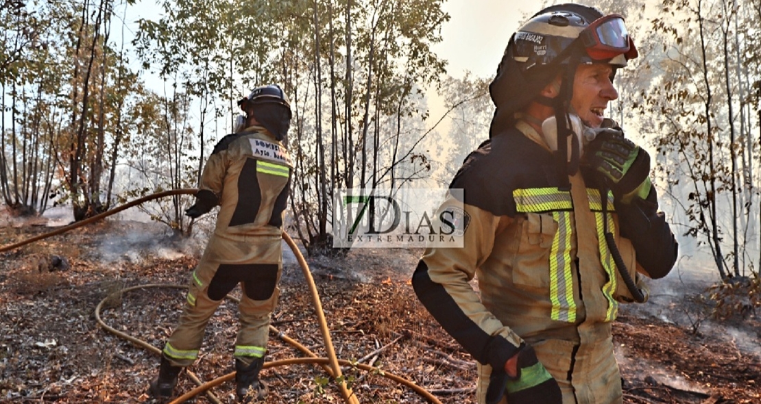 Incendio próximo a la urbanización Los Montitos (Badajoz)