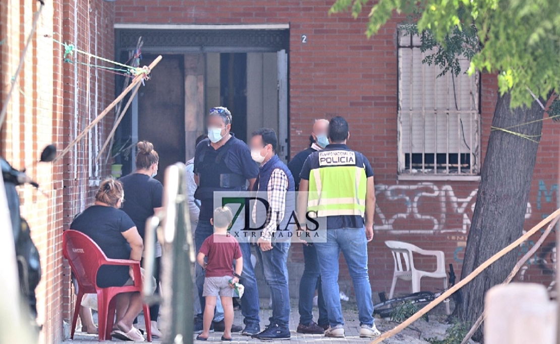 Imágenes que deja el tiroteo en Los Colorines (Badajoz)