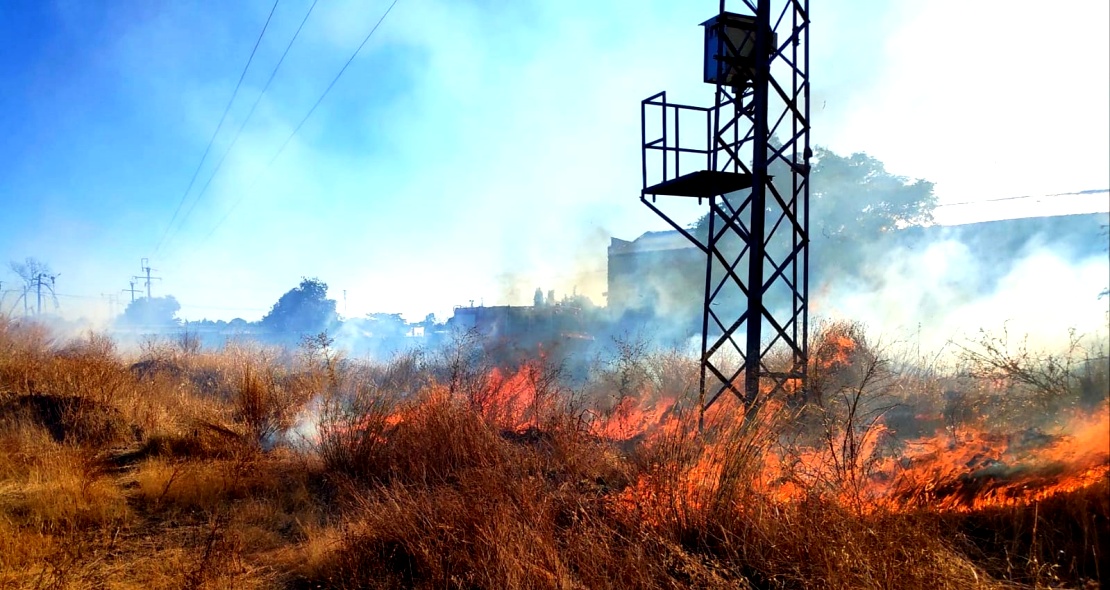 Bomberos de Badajoz trabajan en tres incendios en la ciudad