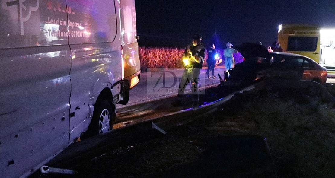 Dos heridos en un accidente de tráfico entre Badajoz y Olivenza