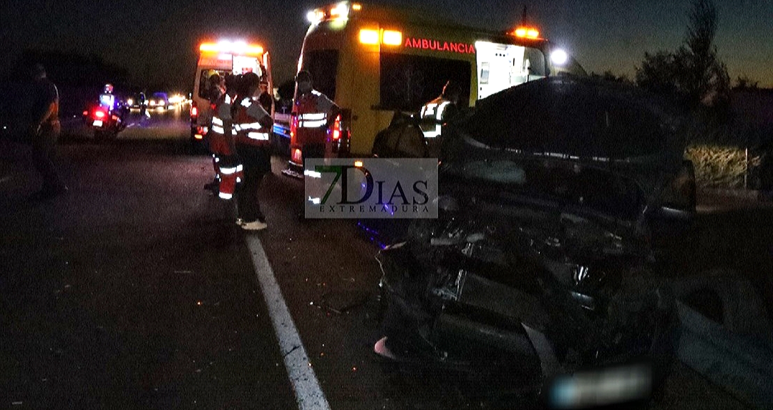 Dos heridos en un accidente de tráfico entre Badajoz y Olivenza