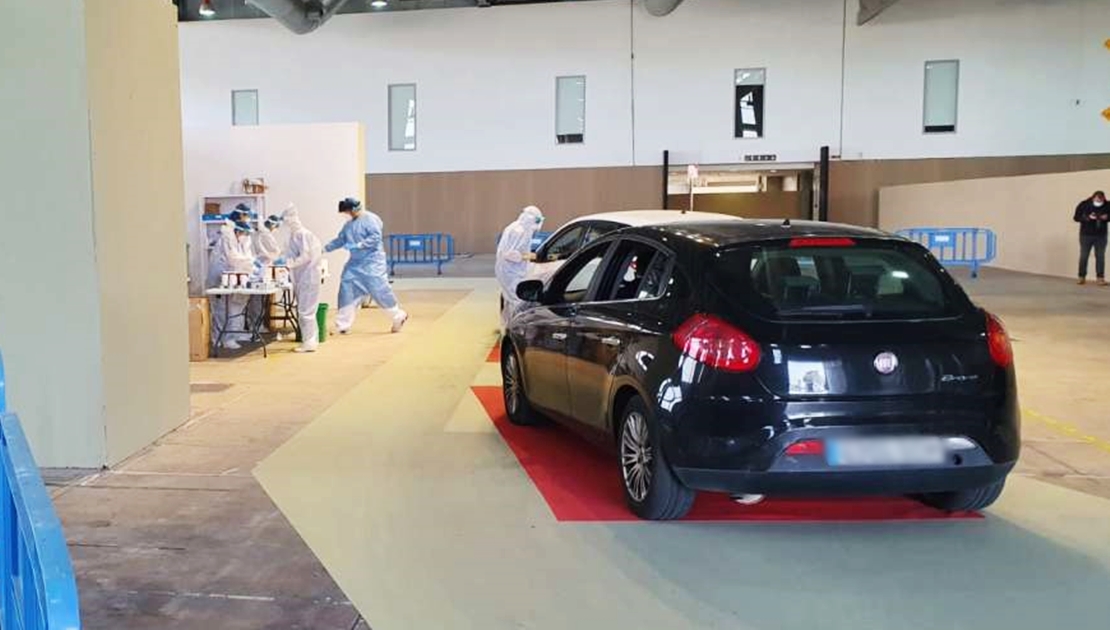 El Área de Salud de Badajoz realiza unas 9.000 PCR en el covid-coche de IFEBA