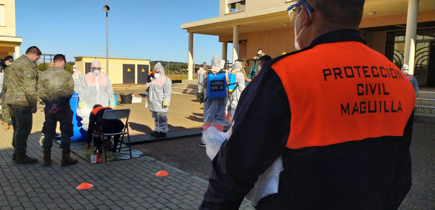 La Brigada 'Extremadura' XI forma a voluntarios de Protección Civil en materia de descontaminación