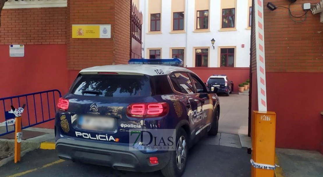 La Policía Nacional detiene al autor de ocho robos con fuerza en vehículos en Badajoz