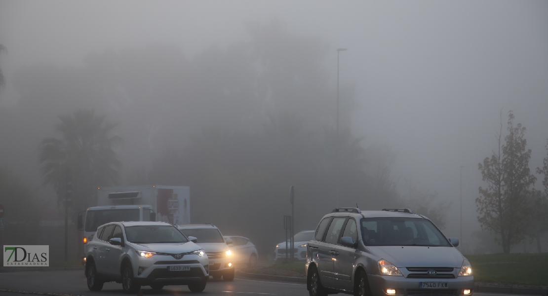 Badajoz amanece con intensas nieblas