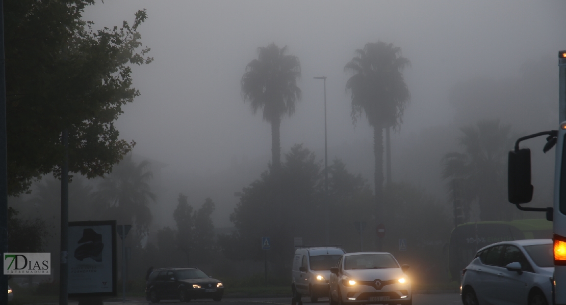 Badajoz amanece con intensas nieblas