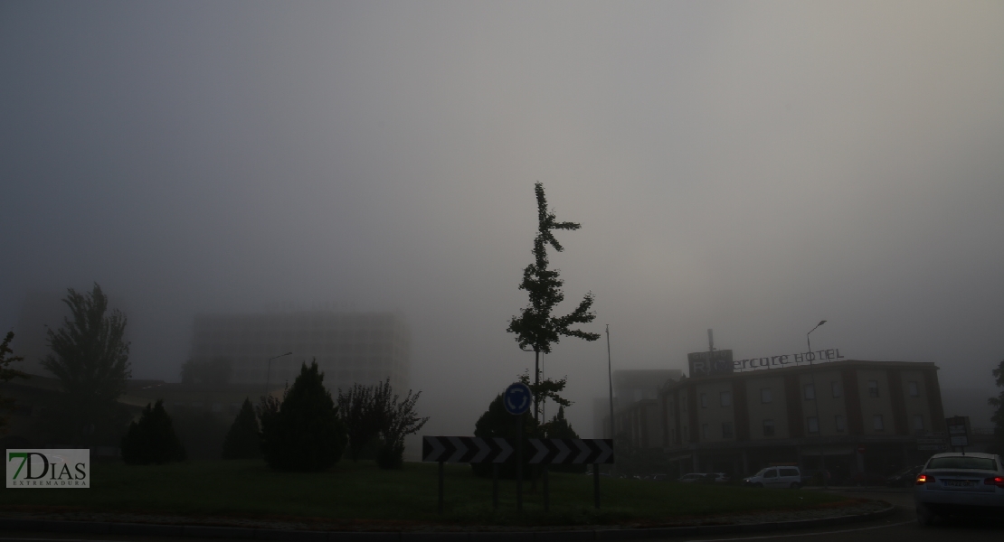 Badajoz amanece con intensas nieblas