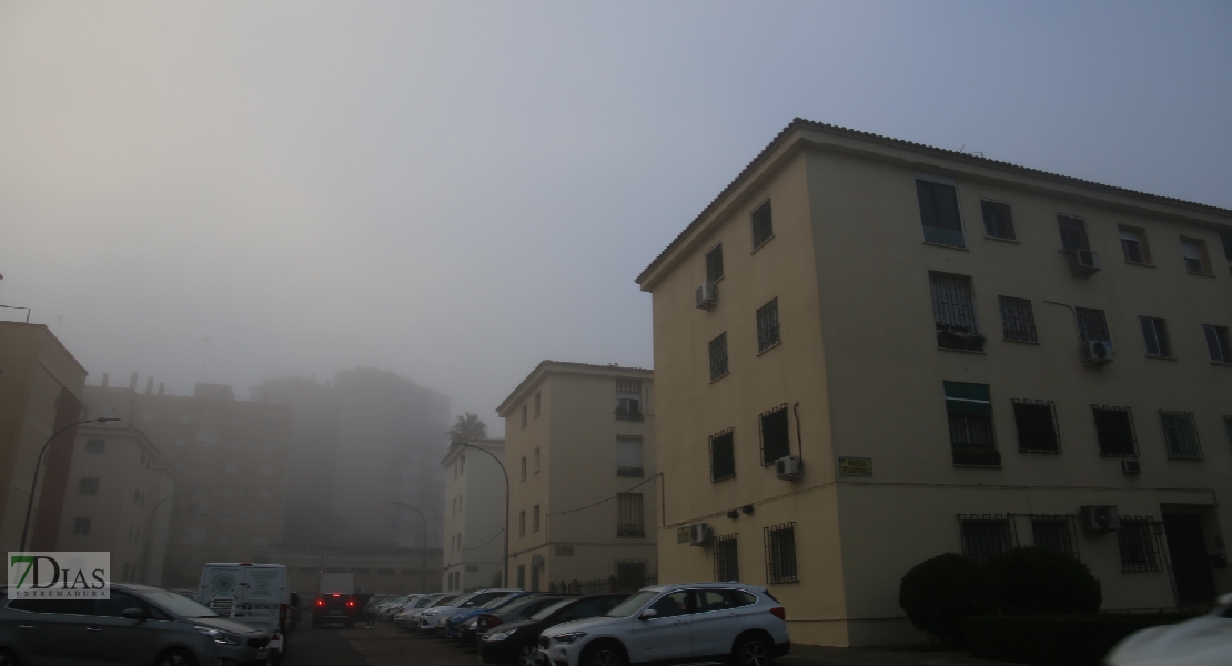 Badajoz amanece con intensas nieblas