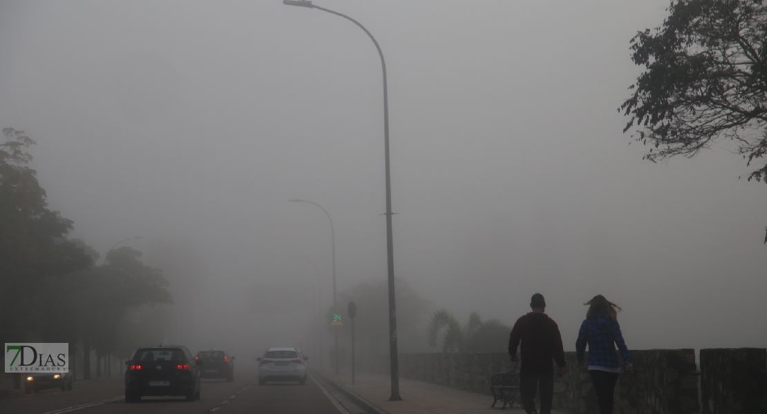 Badajoz amanece con intensas nieblas