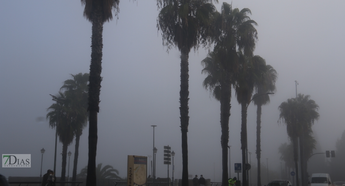 Badajoz amanece con intensas nieblas