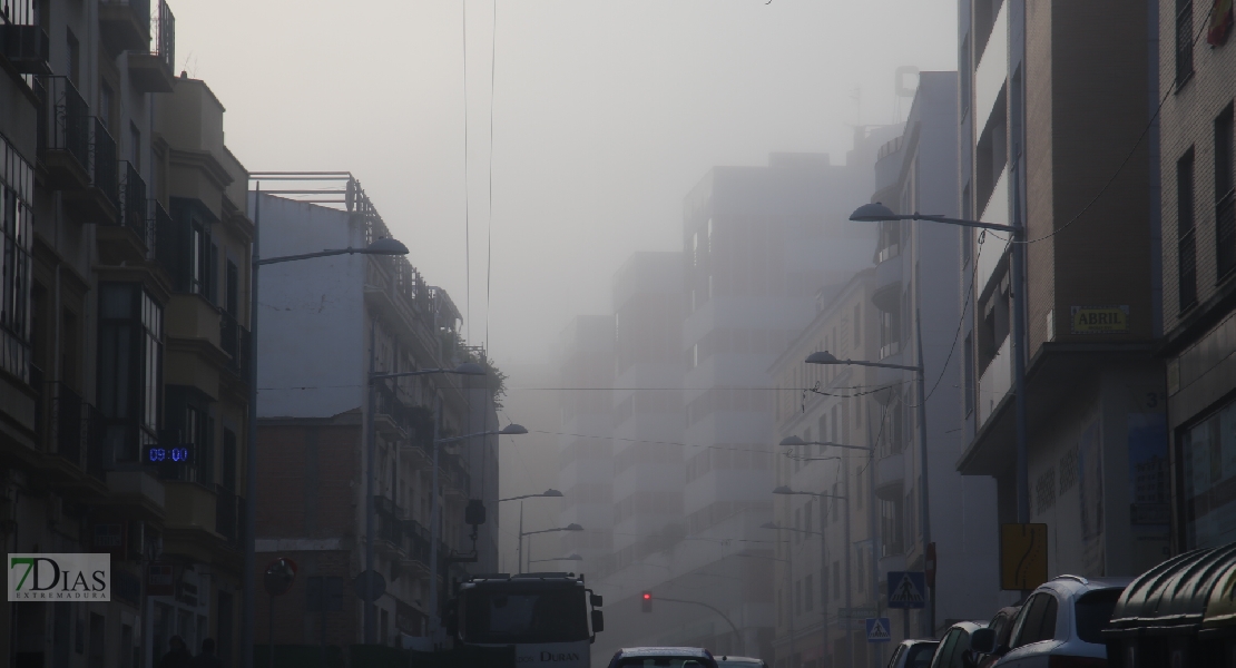 Badajoz amanece con intensas nieblas