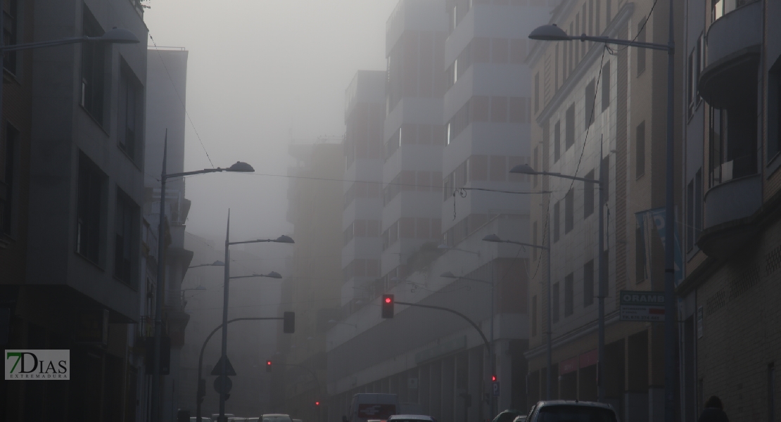 Badajoz amanece con intensas nieblas