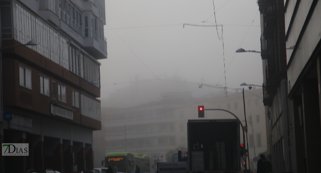 Badajoz amanece con intensas nieblas