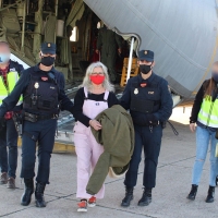 Así ha sido la entrega de la etarra Natividad Jáuregui que asesinó a un Teniente Coronel