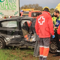 Los Bomberos lo excarcelan tras accidentarse salvándole la vida a la salida de Badajoz