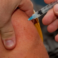 La vacunación contra el covid comienza en enero: Los 15 grupos que deben ponérsela