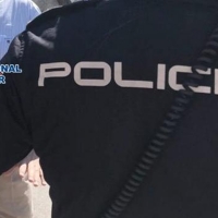 Un policía fuera de servicio frena a un ladrón que portaba un cuchillo en plena calle en Badajoz